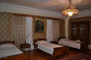 Гостевой дом Guest House Slavyanka Кутаиси Классический трехместный номер-1